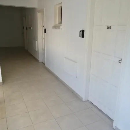 Tikay Studio Apts *