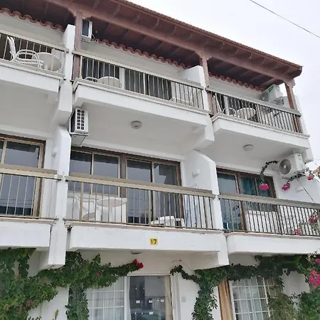 Tikay Studio Apts * איה נאפה